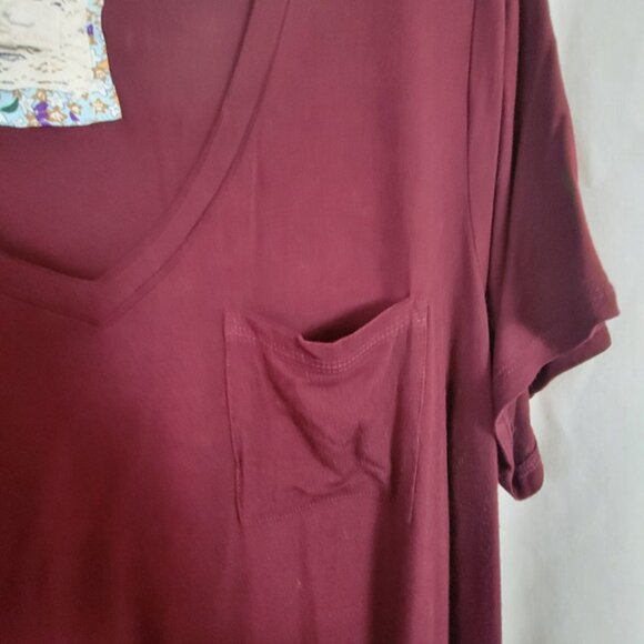 Cupio 1X Women's Tee t-shirt short sleeves Burgundy front pocket V-neck hi-low - Picture 4 of 9
